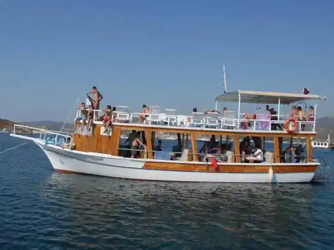 Foça Günlük Tur Teknesi