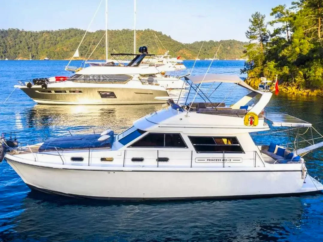 Göcek Kiralık Motoryat 2 Kabin (Kadın Kaptanlı)