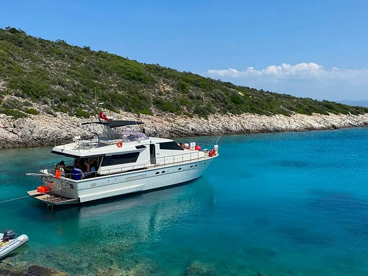 Çeşme 3 Kabin Motoryat