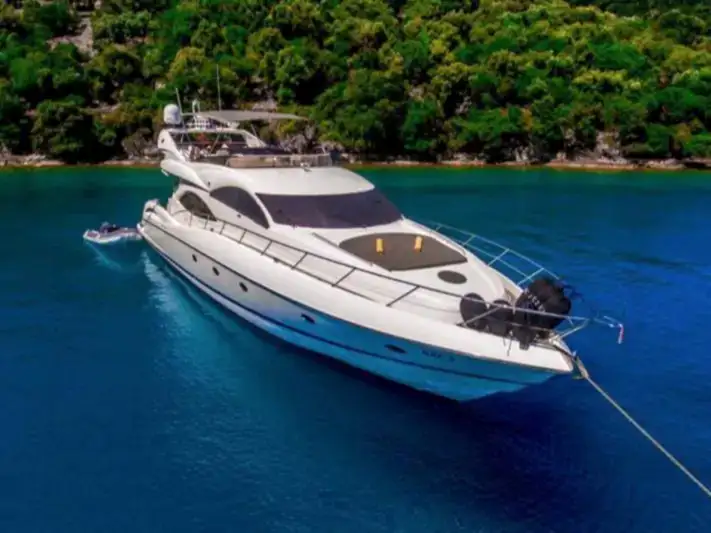 Göcek Kiralık 4 Kabinli Lüks Motor Yat