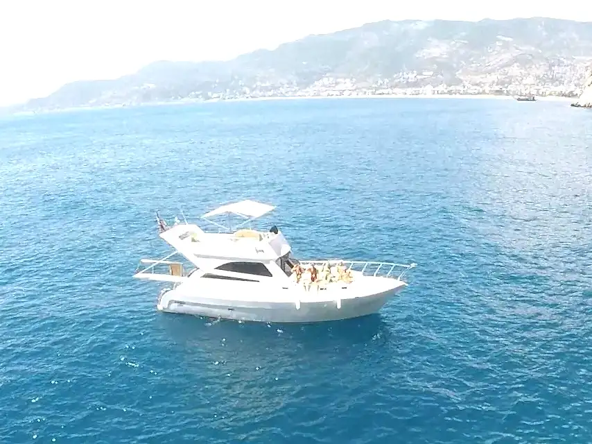 Alanya Özel Motor Yat ile Saatlik Günlük Tur