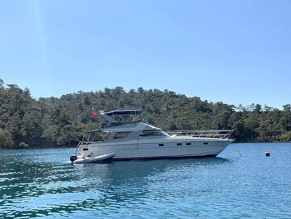 Göcek'te 3 Kabinli Motoryat